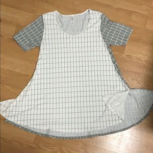 Lularoe Small perfect Tee!